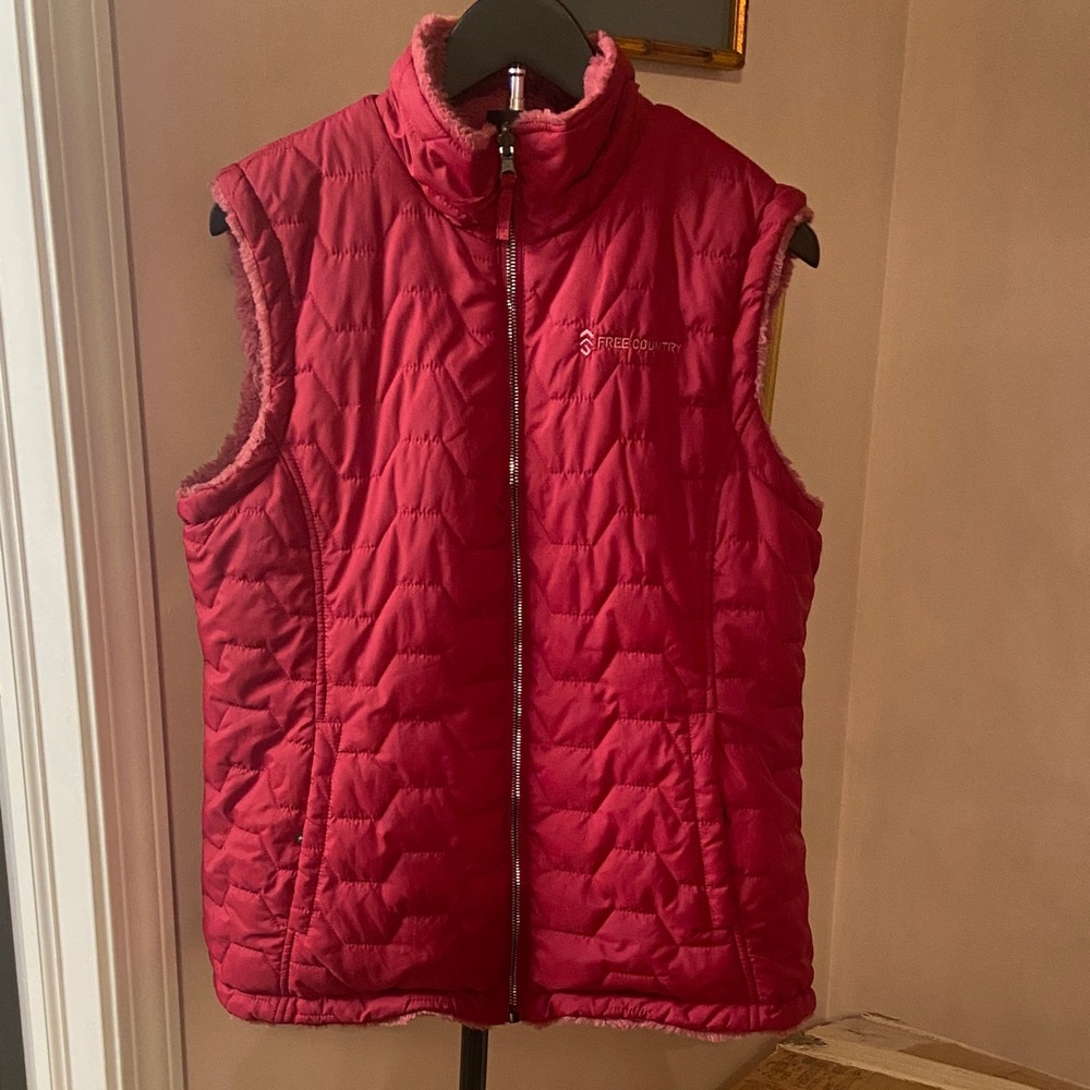 Free Country Women's burgundy reversible Quilted Vest